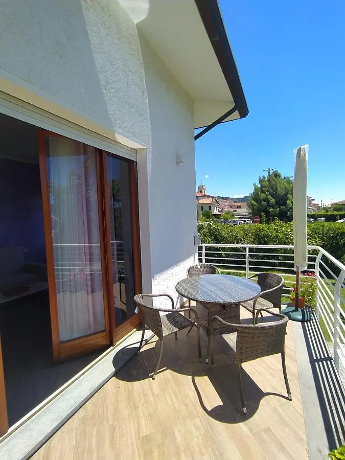 Villa La Bouganville Camaiore Alojamento de Acomodação e Pequeno-almoço