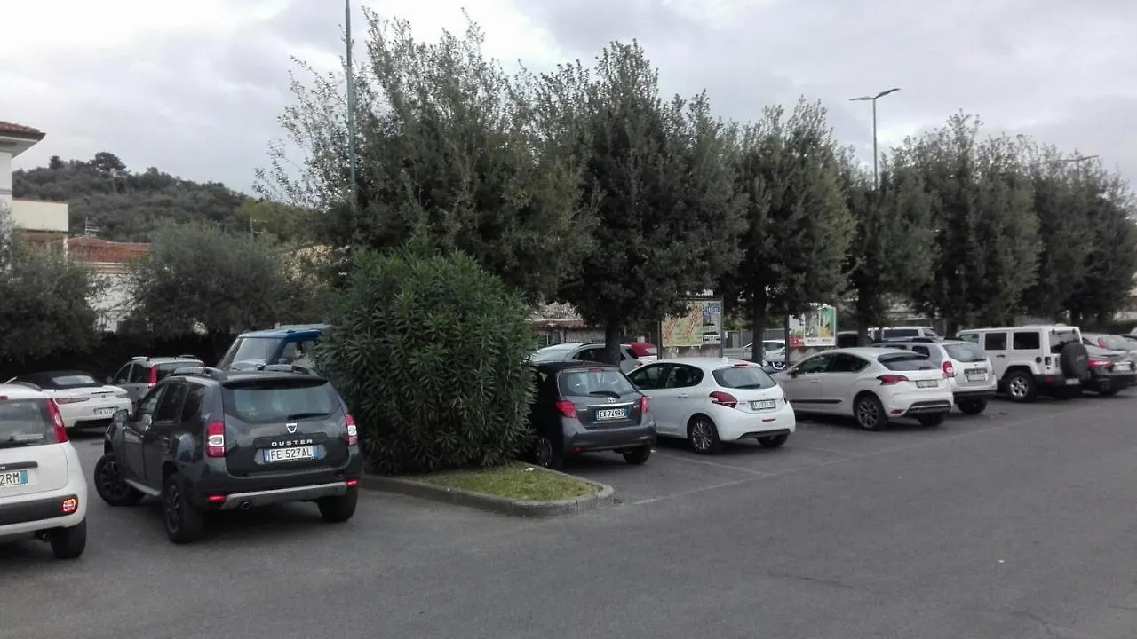 Villa La Bouganville Camaiore Alojamento de Acomodação e Pequeno-almoço